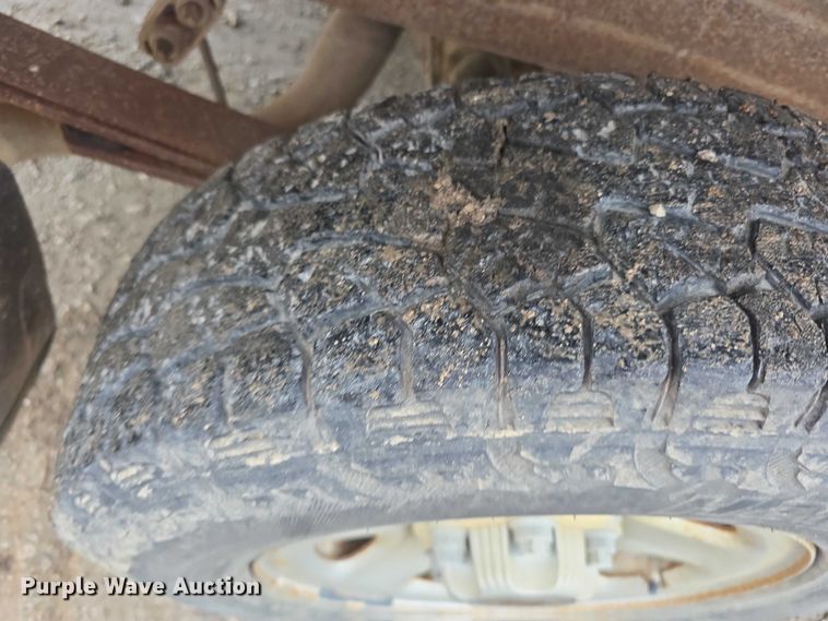 image for item FI0660 2000 Chevrolet Silverado 1500 pickup truck