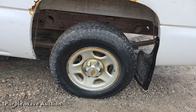 image for item FI0660 2000 Chevrolet Silverado 1500 pickup truck