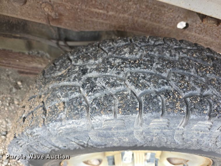 image for item FI0660 2000 Chevrolet Silverado 1500 pickup truck