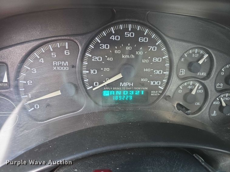 image for item FI0660 2000 Chevrolet Silverado 1500 pickup truck