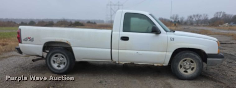 image for item FI0662 2003 Chevrolet Silverado 1500 pickup truck