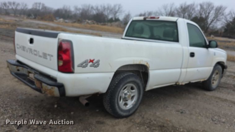 image for item FI0662 2003 Chevrolet Silverado 1500 pickup truck