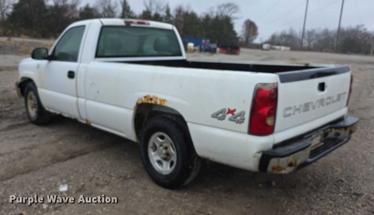 image for item FI0662 2003 Chevrolet Silverado 1500 pickup truck