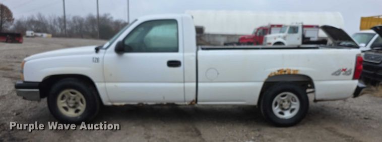 image for item FI0662 2003 Chevrolet Silverado 1500 pickup truck