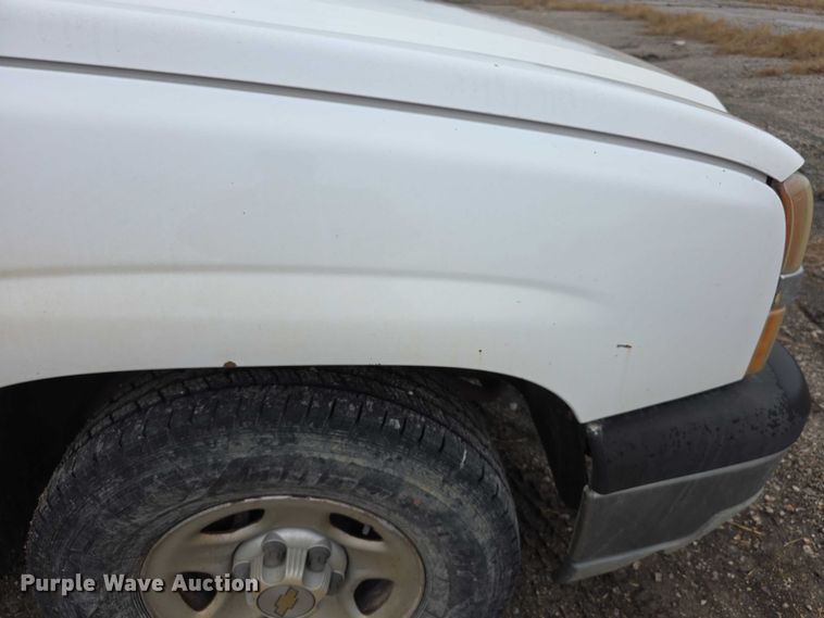 image for item FI0662 2003 Chevrolet Silverado 1500 pickup truck