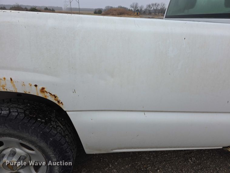 image for item FI0662 2003 Chevrolet Silverado 1500 pickup truck