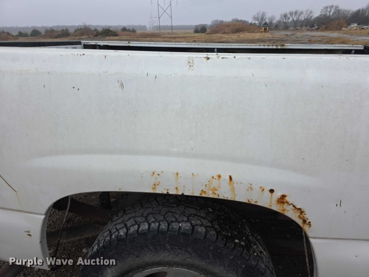 image for item FI0662 2003 Chevrolet Silverado 1500 pickup truck