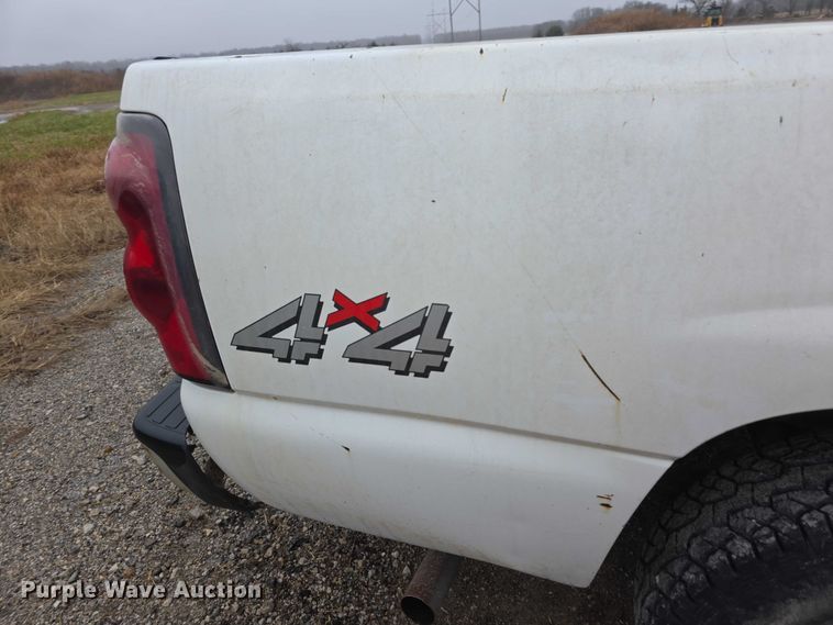 image for item FI0662 2003 Chevrolet Silverado 1500 pickup truck