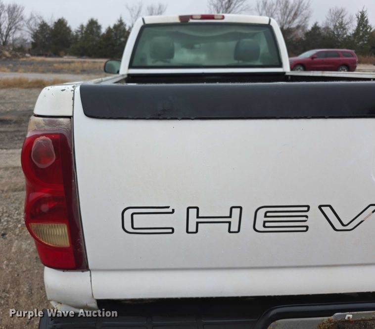image for item FI0662 2003 Chevrolet Silverado 1500 pickup truck