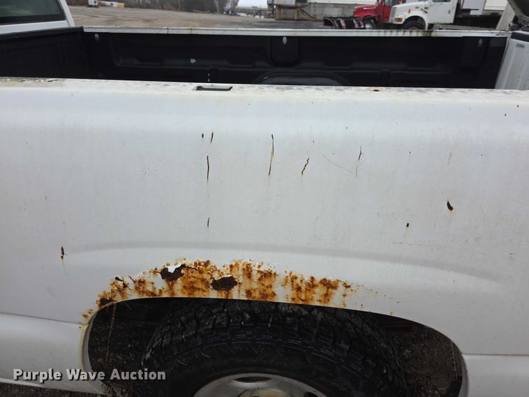 image for item FI0662 2003 Chevrolet Silverado 1500 pickup truck