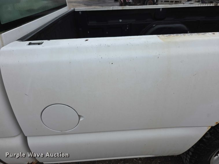 image for item FI0662 2003 Chevrolet Silverado 1500 pickup truck