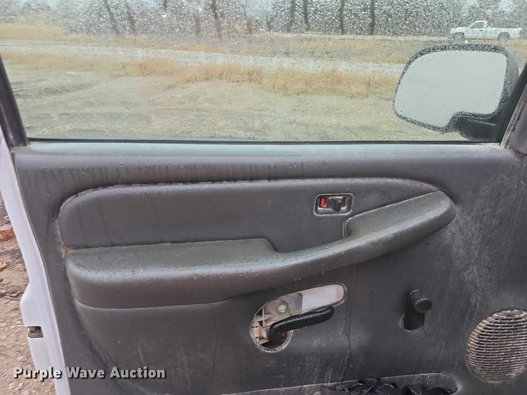 image for item FI0662 2003 Chevrolet Silverado 1500 pickup truck