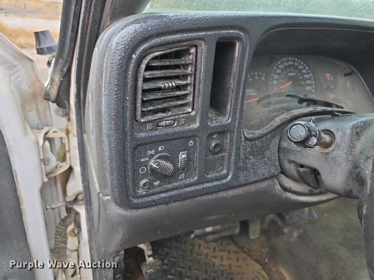 image for item FI0662 2003 Chevrolet Silverado 1500 pickup truck