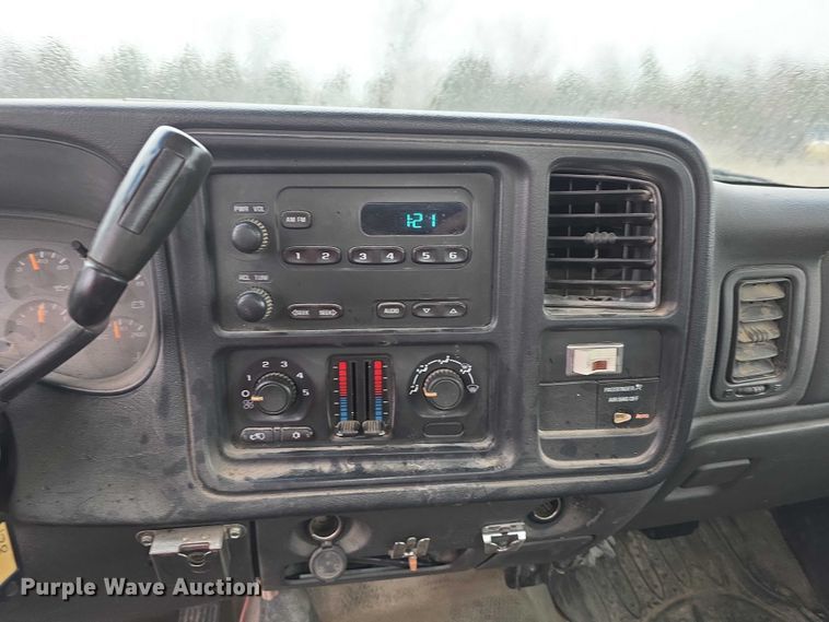 image for item FI0662 2003 Chevrolet Silverado 1500 pickup truck