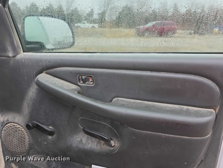 image for item FI0662 2003 Chevrolet Silverado 1500 pickup truck