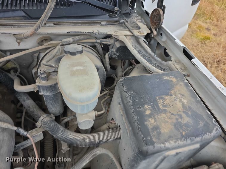 image for item FI0662 2003 Chevrolet Silverado 1500 pickup truck