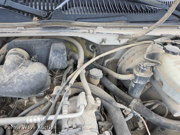 image for item FI0662 2003 Chevrolet Silverado 1500 pickup truck