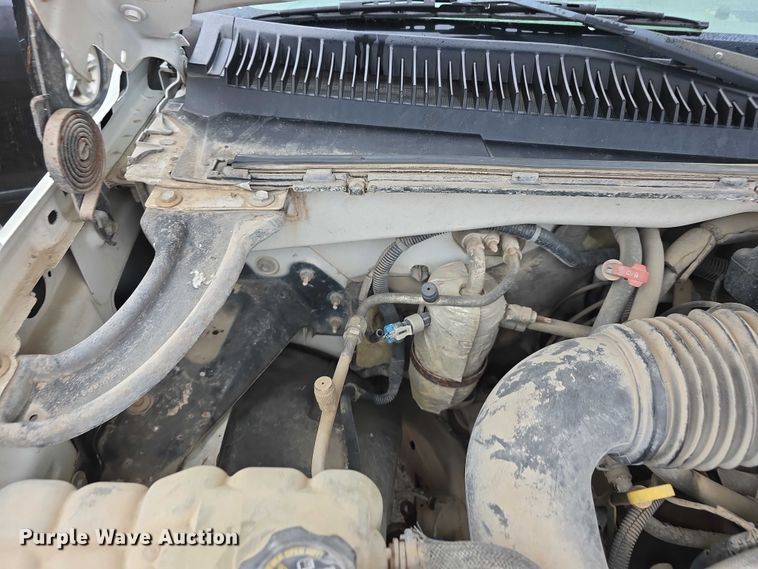 image for item FI0662 2003 Chevrolet Silverado 1500 pickup truck