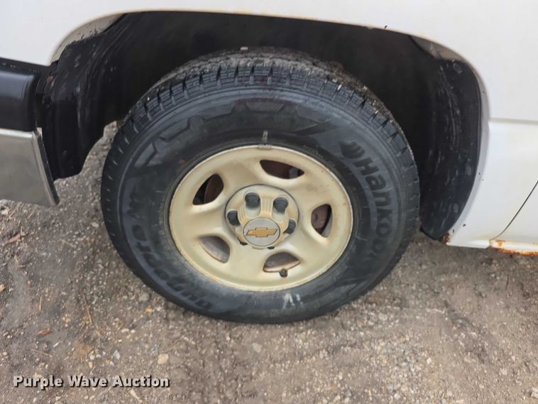 image for item FI0662 2003 Chevrolet Silverado 1500 pickup truck