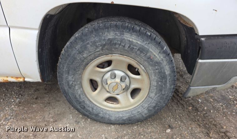 image for item FI0662 2003 Chevrolet Silverado 1500 pickup truck