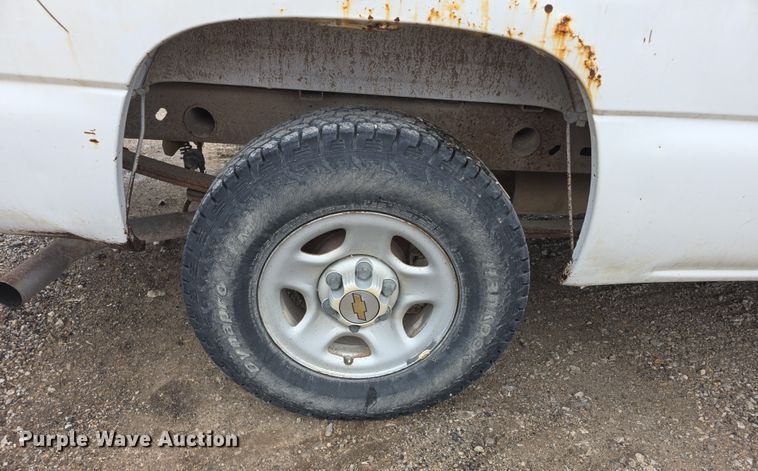 image for item FI0662 2003 Chevrolet Silverado 1500 pickup truck