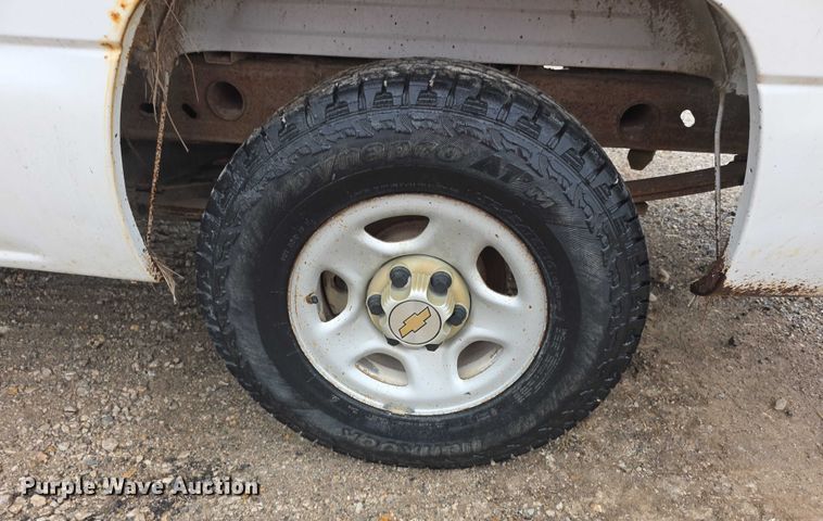 image for item FI0662 2003 Chevrolet Silverado 1500 pickup truck