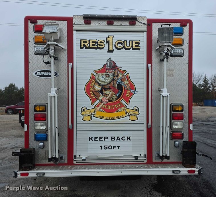 image for item FI0663 1999 IH Superior 4900 rescue vehicle