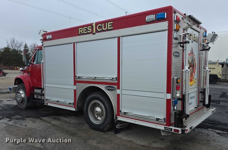image for item FI0663 1999 IH Superior 4900 rescue vehicle