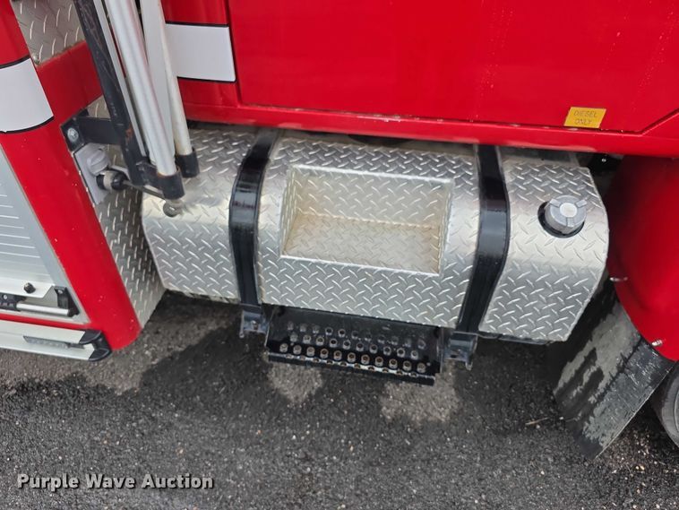 image for item FI0663 1999 IH Superior 4900 rescue vehicle