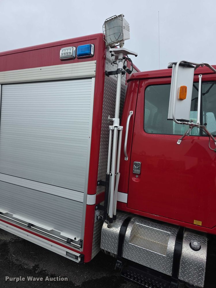image for item FI0663 1999 IH Superior 4900 rescue vehicle
