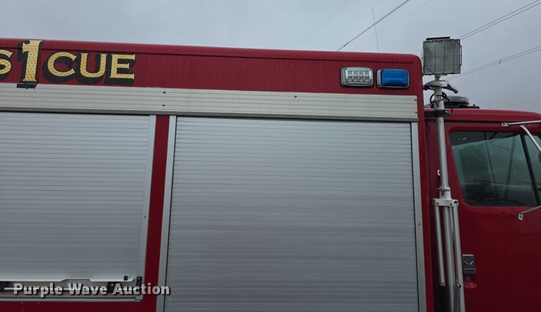 image for item FI0663 1999 IH Superior 4900 rescue vehicle