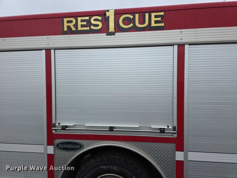image for item FI0663 1999 IH Superior 4900 rescue vehicle