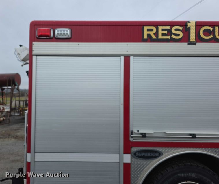image for item FI0663 1999 IH Superior 4900 rescue vehicle