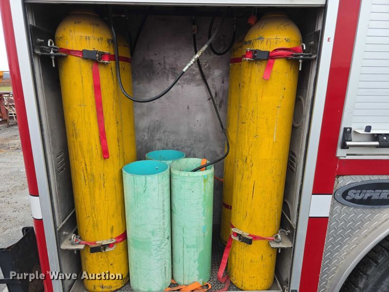 image for item FI0663 1999 IH Superior 4900 rescue vehicle