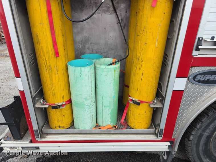 image for item FI0663 1999 IH Superior 4900 rescue vehicle