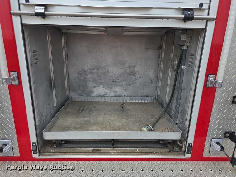 image for item FI0663 1999 IH Superior 4900 rescue vehicle