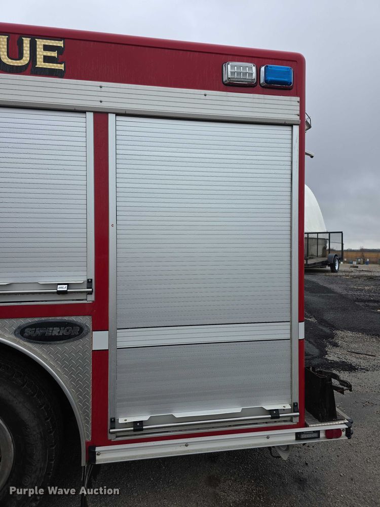 image for item FI0663 1999 IH Superior 4900 rescue vehicle