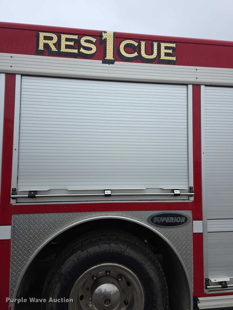 image for item FI0663 1999 IH Superior 4900 rescue vehicle