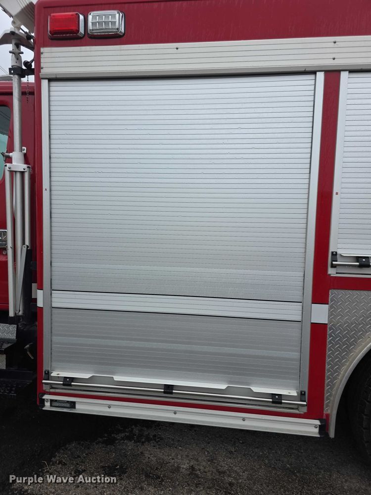 image for item FI0663 1999 IH Superior 4900 rescue vehicle