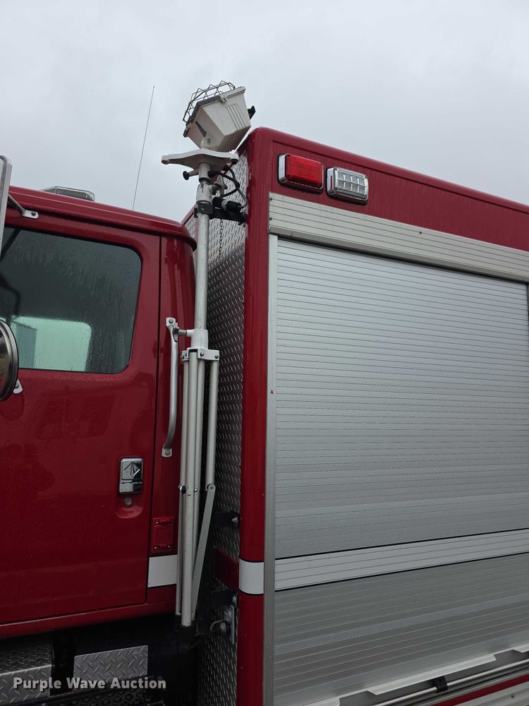 image for item FI0663 1999 IH Superior 4900 rescue vehicle