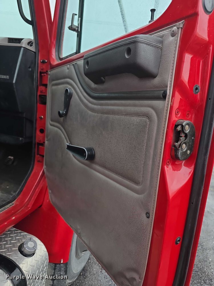 image for item FI0663 1999 IH Superior 4900 rescue vehicle