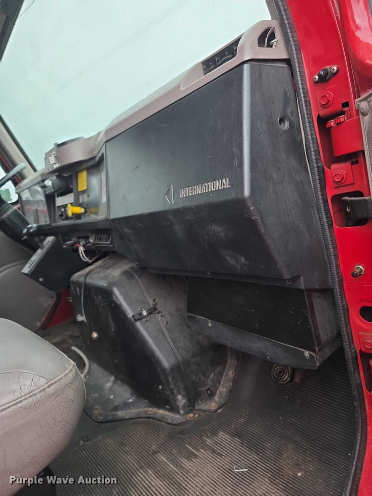 image for item FI0663 1999 IH Superior 4900 rescue vehicle