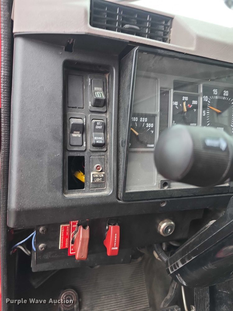 image for item FI0663 1999 IH Superior 4900 rescue vehicle