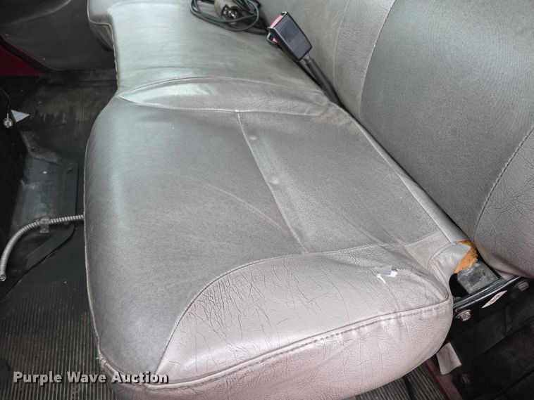 image for item FI0663 1999 IH Superior 4900 rescue vehicle