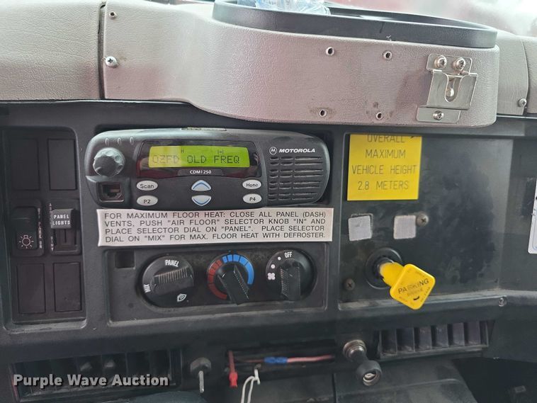 image for item FI0663 1999 IH Superior 4900 rescue vehicle