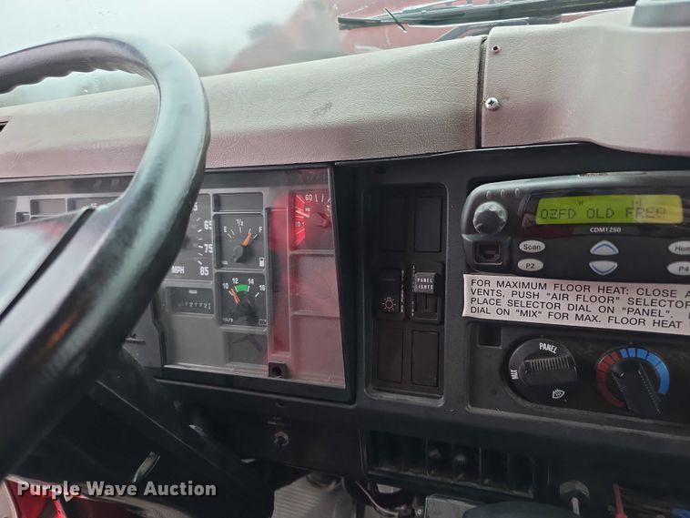 image for item FI0663 1999 IH Superior 4900 rescue vehicle