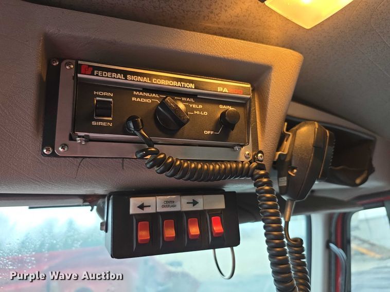 image for item FI0663 1999 IH Superior 4900 rescue vehicle