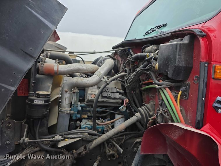 image for item FI0663 1999 IH Superior 4900 rescue vehicle