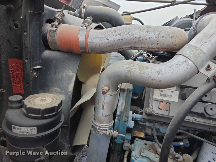 image for item FI0663 1999 IH Superior 4900 rescue vehicle