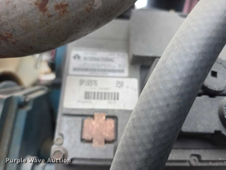 image for item FI0663 1999 IH Superior 4900 rescue vehicle